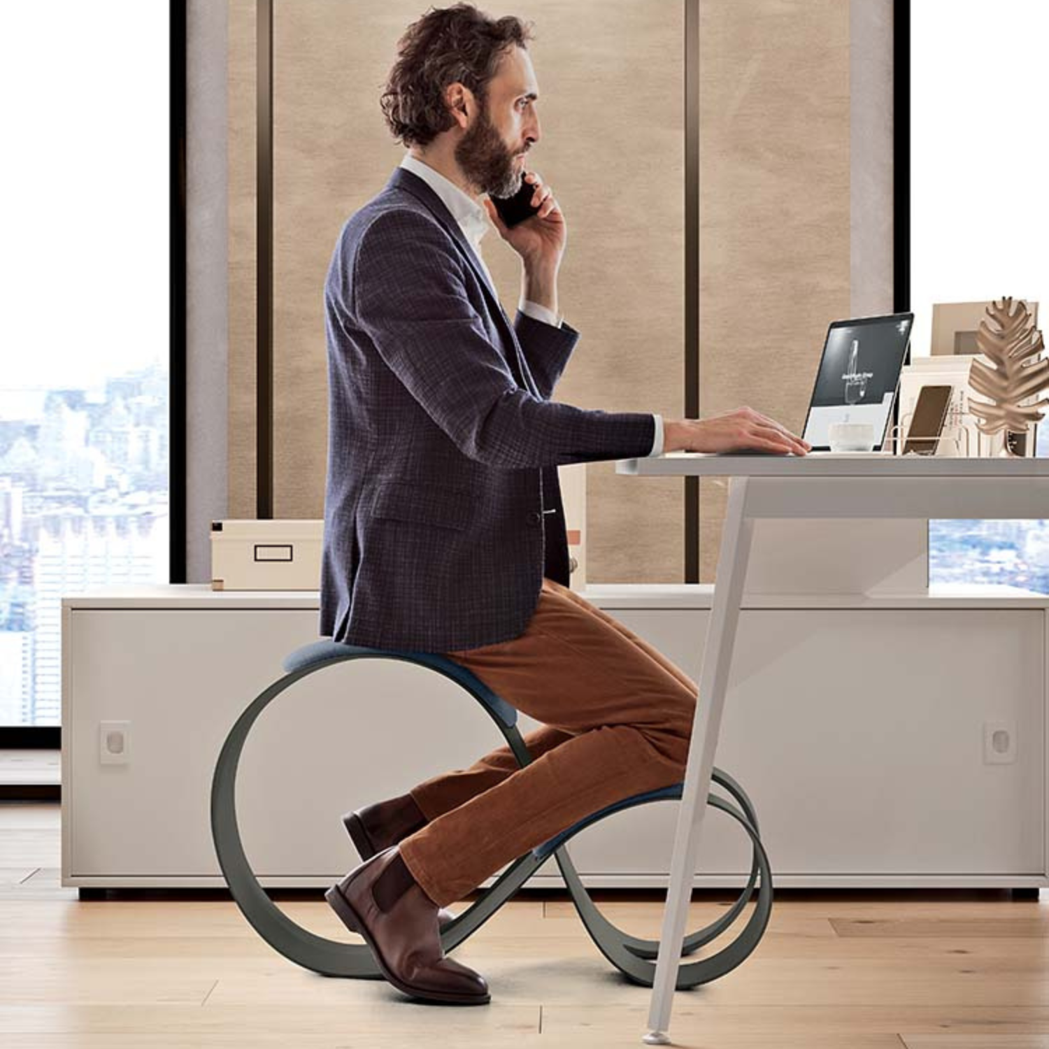 Chaise ergonomique, siège futuriste, chaise design, nouveau siège ergonomique