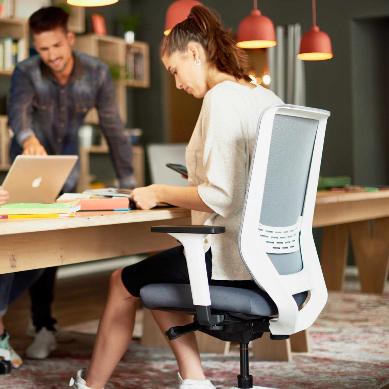 Pourquoi l’ergonomie au travail est essentielle pour la santé et la performance ?